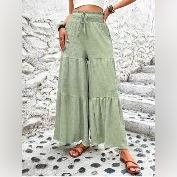 ⭐️ SLASH SUMMER SALE! ⭐️ NEW Drawstring Shirred Wide Leg Pants Sage Green Sz L - Picture 3 of 4
